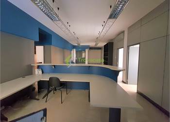 Via del Taglio, ufficio di oltre 200 mq