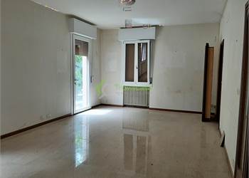 Ampio ufficio con ottima visibilità