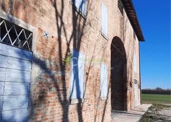  BASTIGLIA, CASA COLONICA IN VENDITA