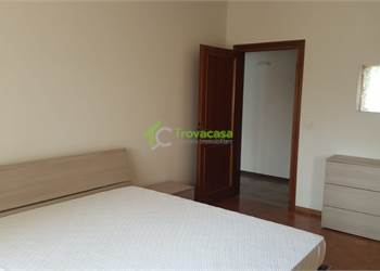 Affittasi STANZA MATRIMONIALE CON BAGNO in comune