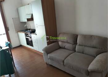 via araldi, bilocale arredato con garage