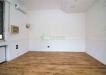  Via Nonantolana, negozio fronte strada